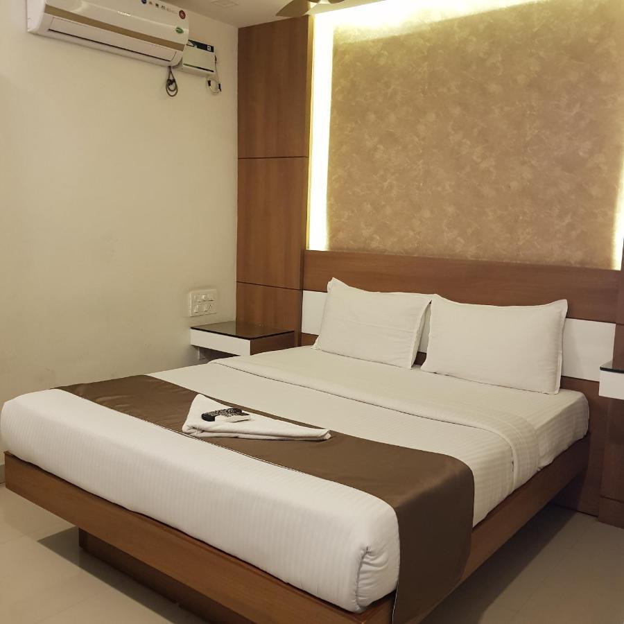 The Galaxy Suites Kochi Eksteriør billede